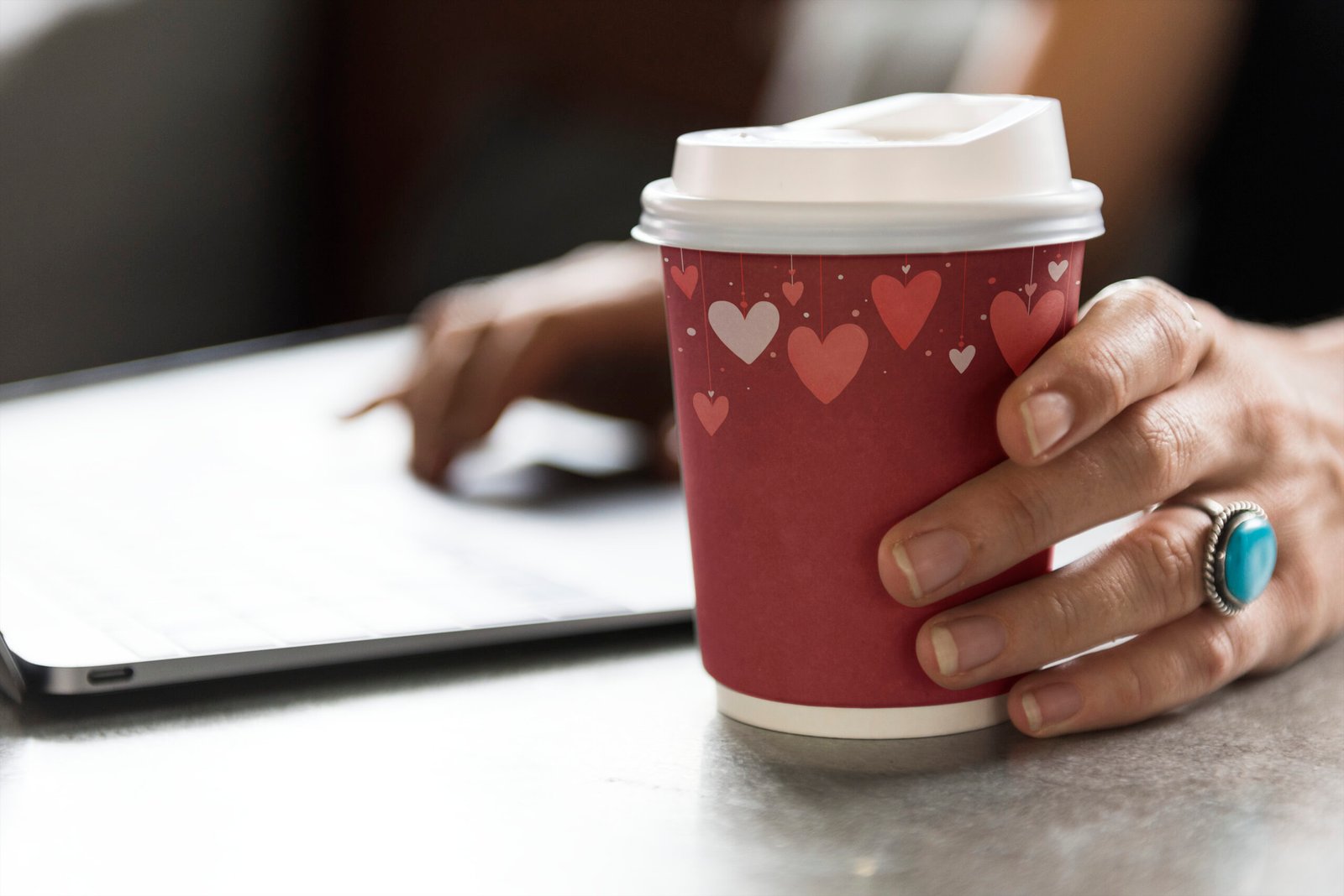 Lee más sobre el artículo Vasos de Café Personalizados: La Mejor Opción para Promocionar tu Marca