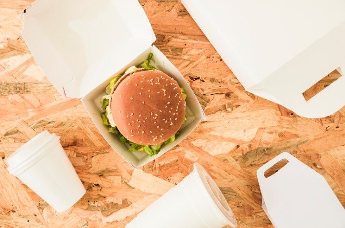 Lee más sobre el artículo Cómo diseñar cajas para hamburguesas personalizadas que enamoren: Guía paso a paso